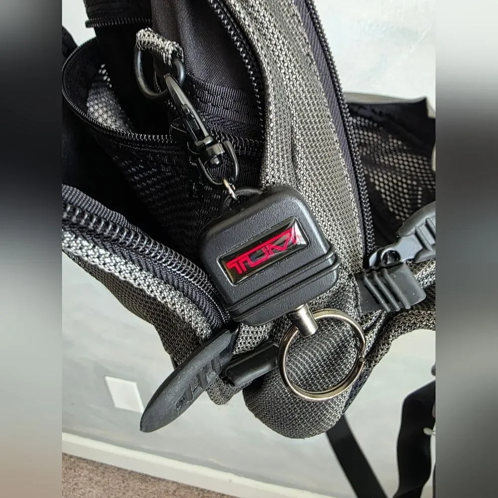 Tumi Green & Black Side Crossbody Bag 10.5x9.5x3.5